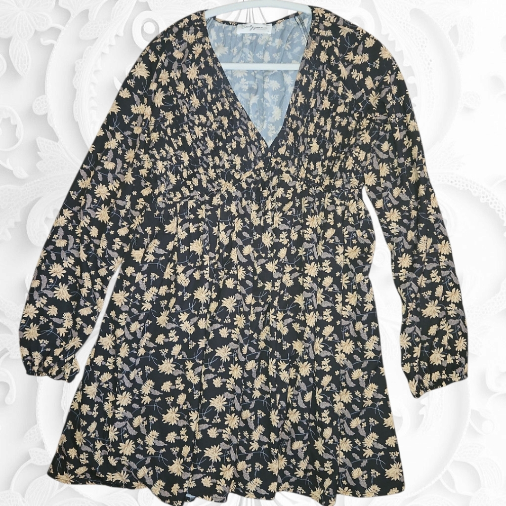Carly Jean Los Angeles Black and Cream Floral Dress
